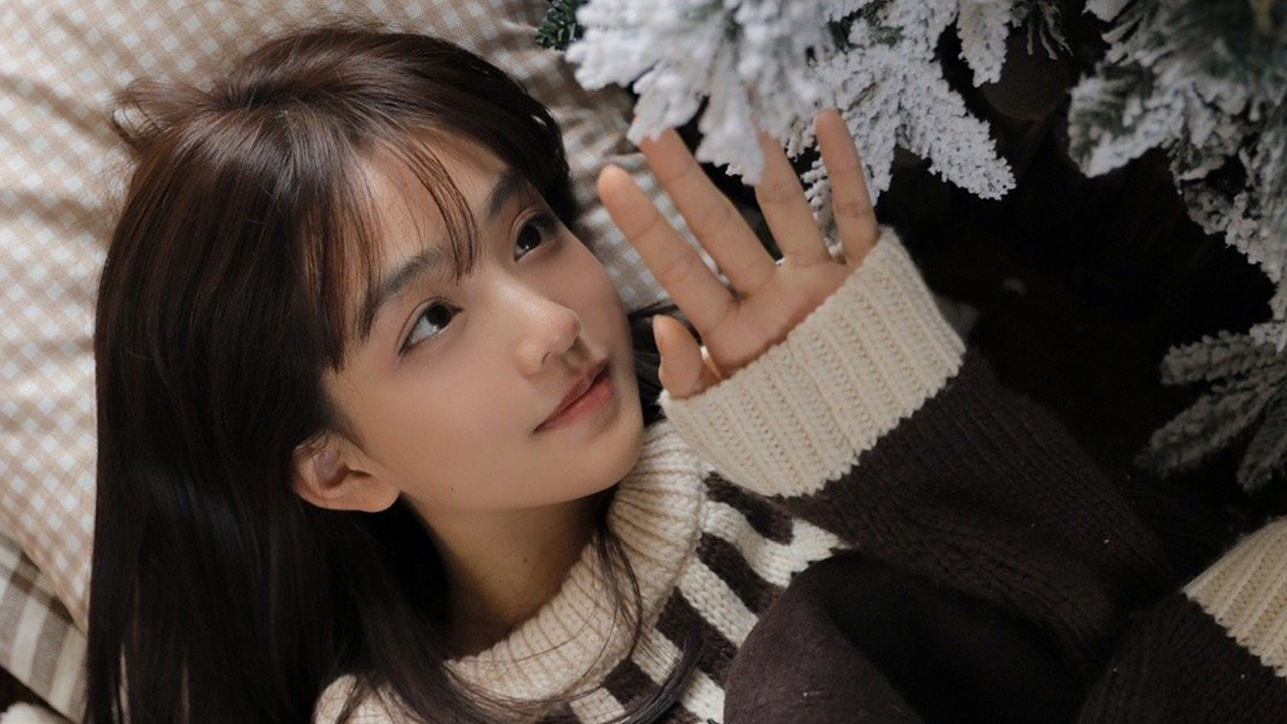 清甜少女冬日居家唯美写真