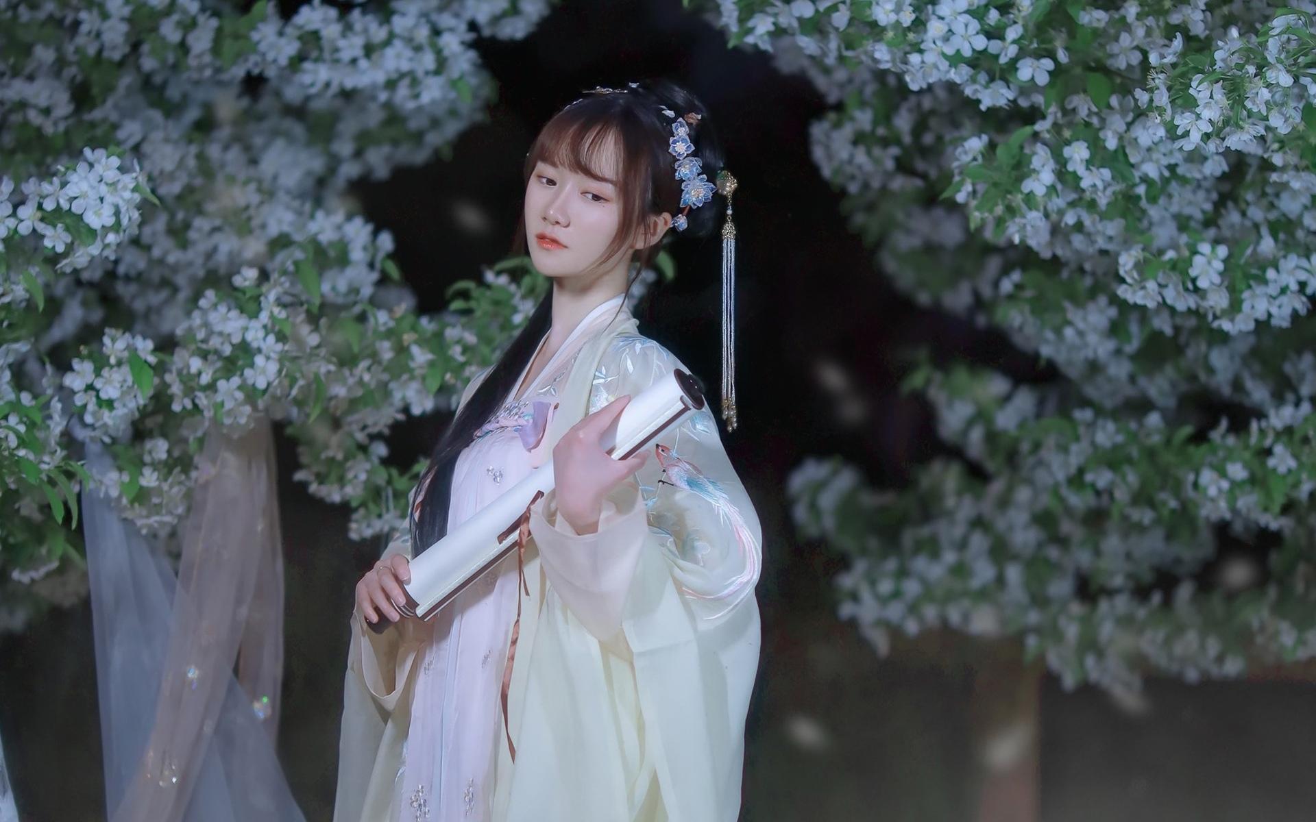 古风美女灿如春华迷人写真