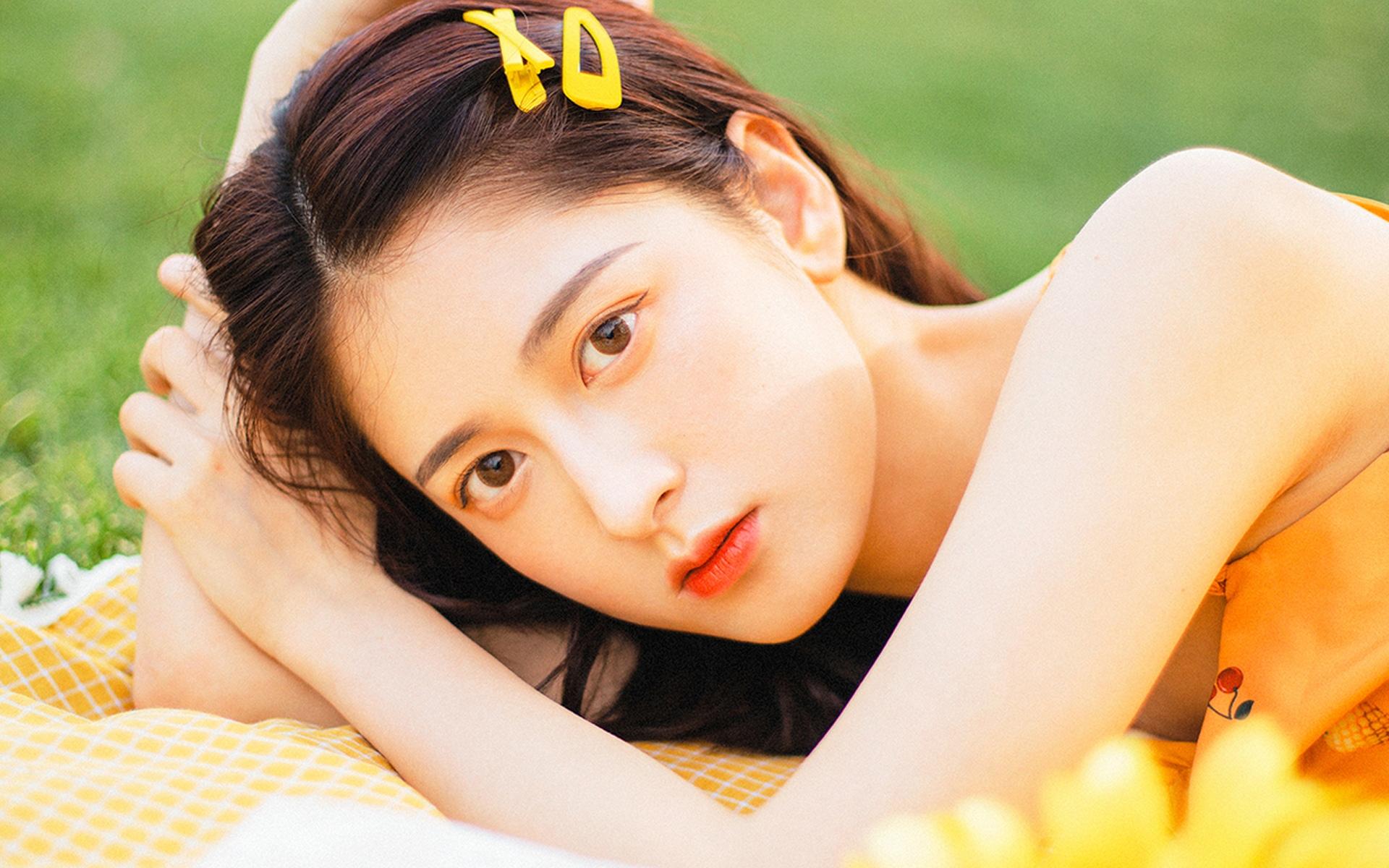 元气清纯美女迷人写真