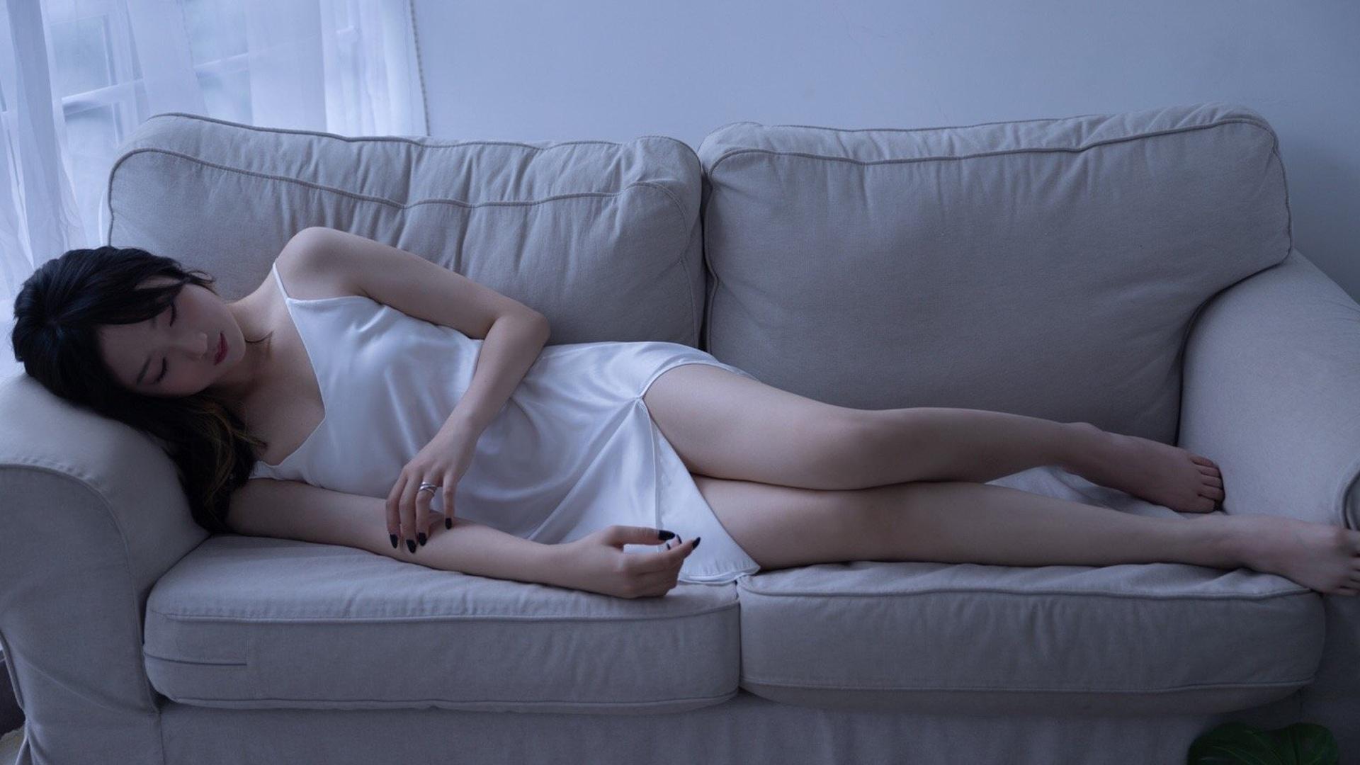 忧郁美女慵懒写真