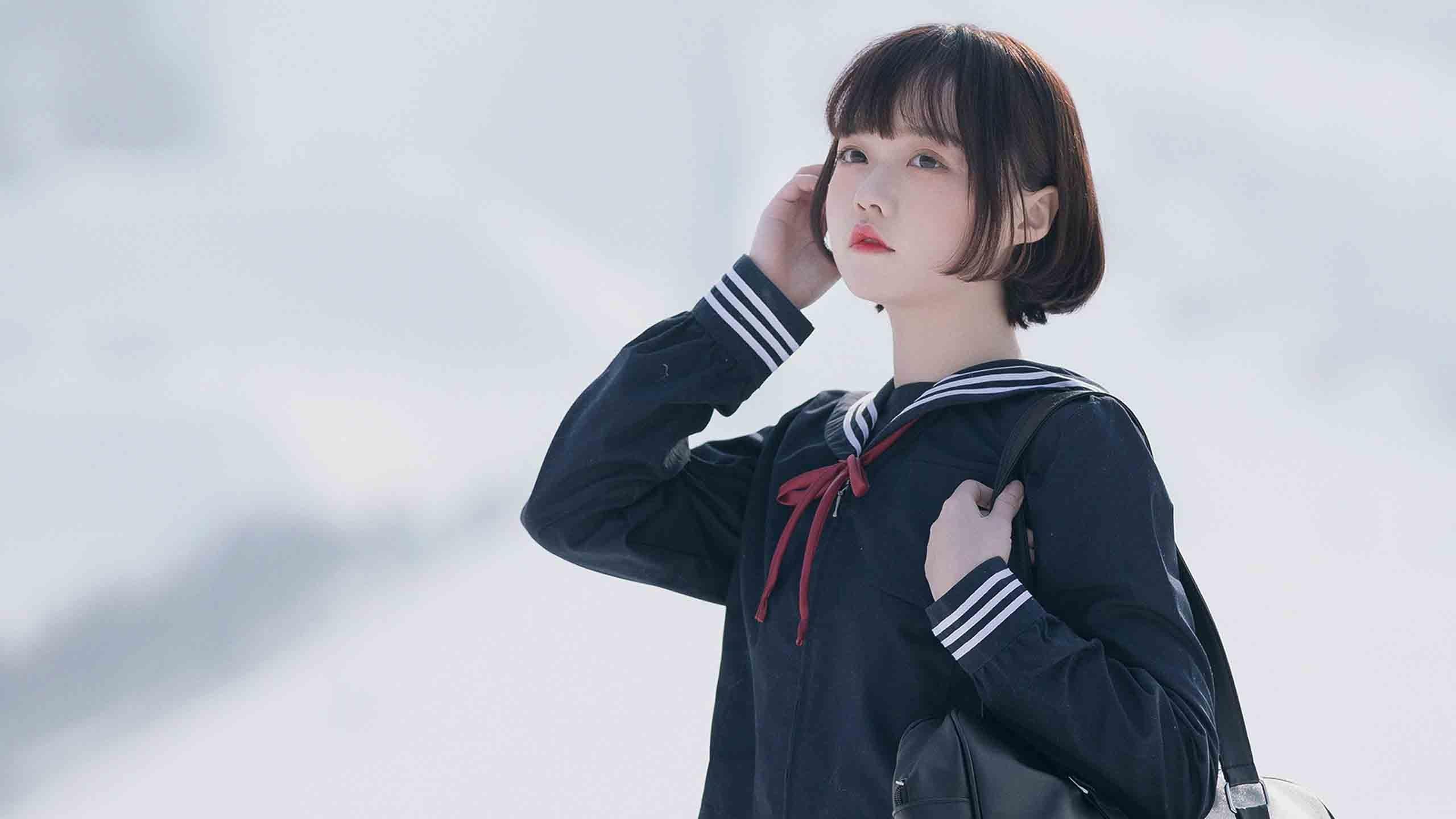 水手服短发美女户外写真