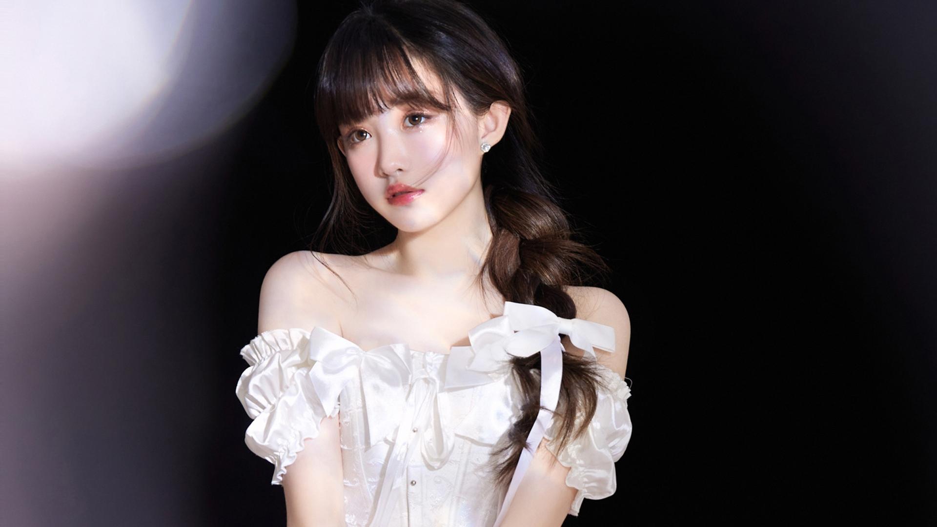 肤白貌美的气质美女