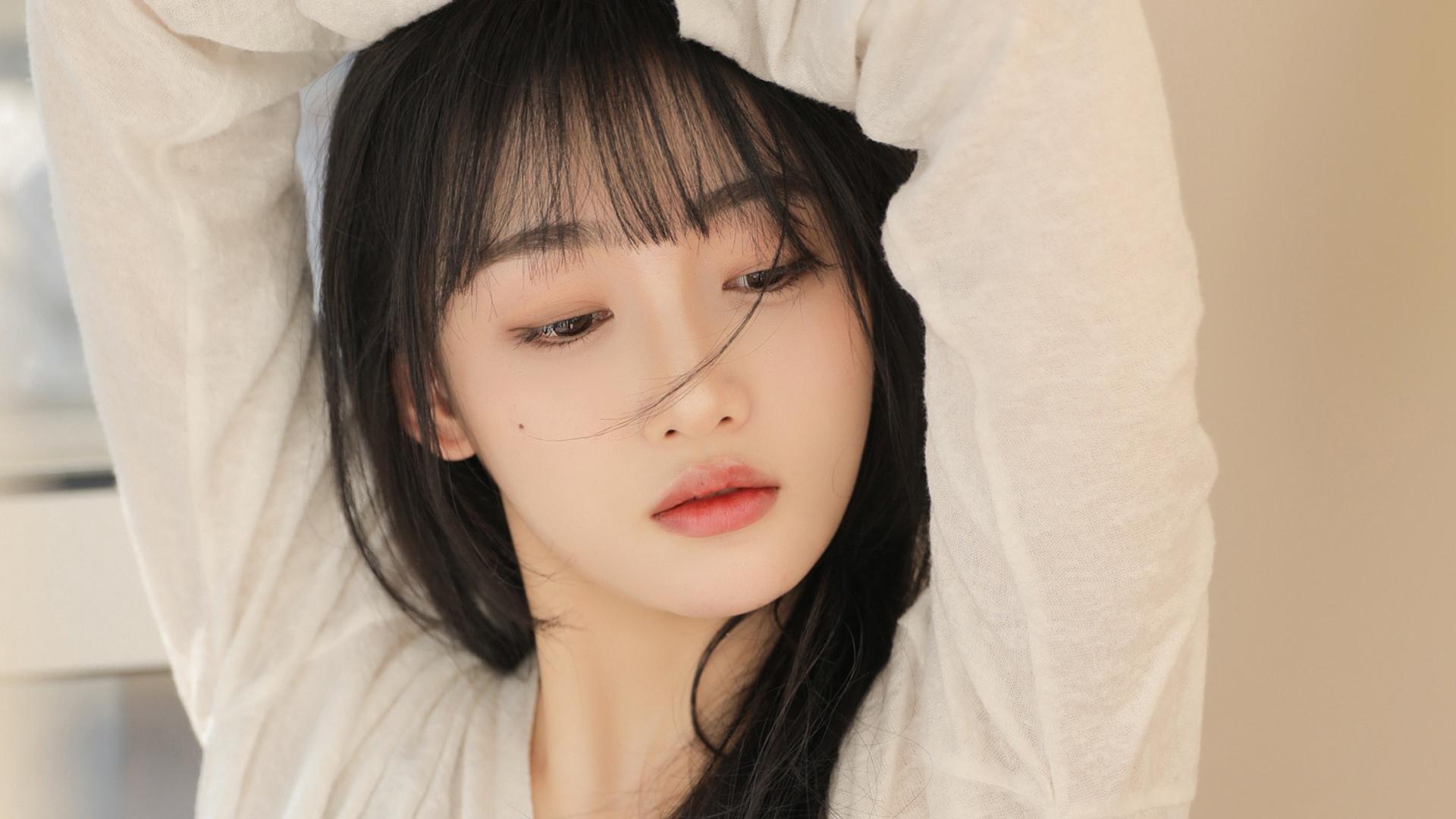 清新少女白皙迷人写真