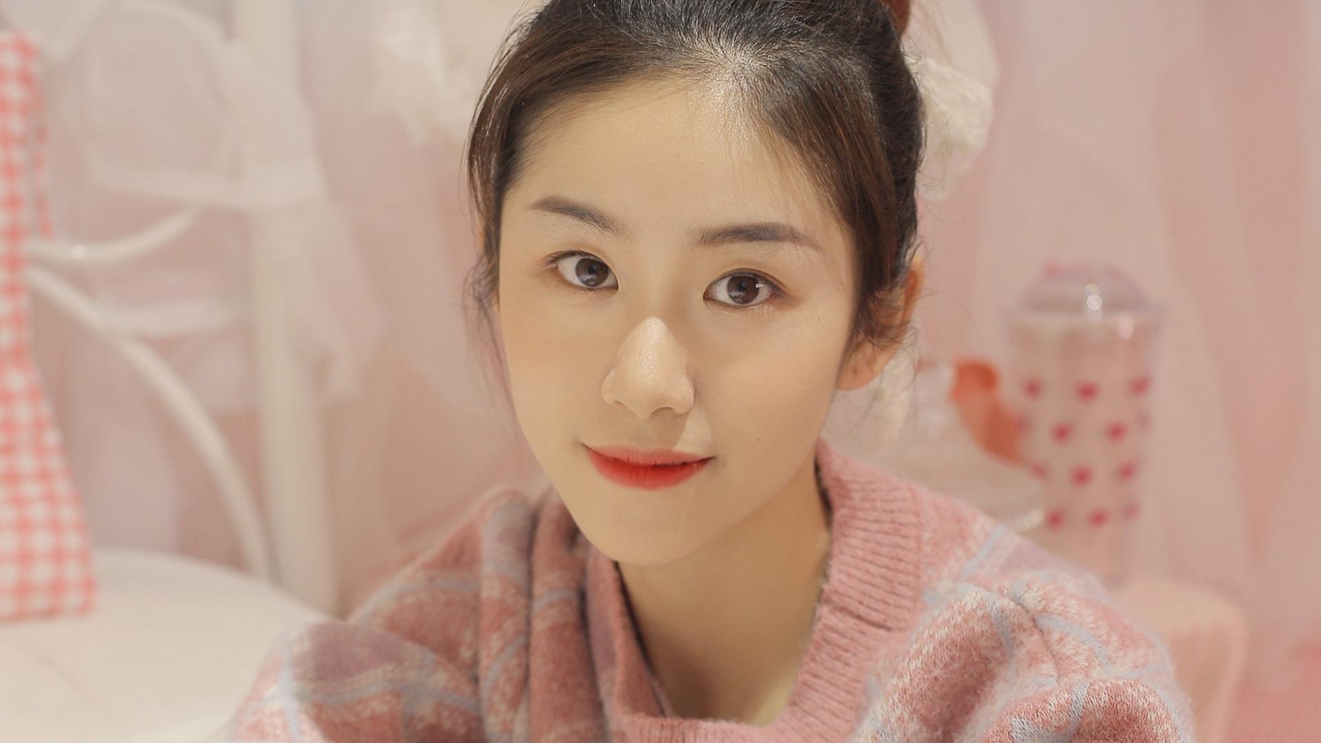 甜甜的水蜜桃女孩