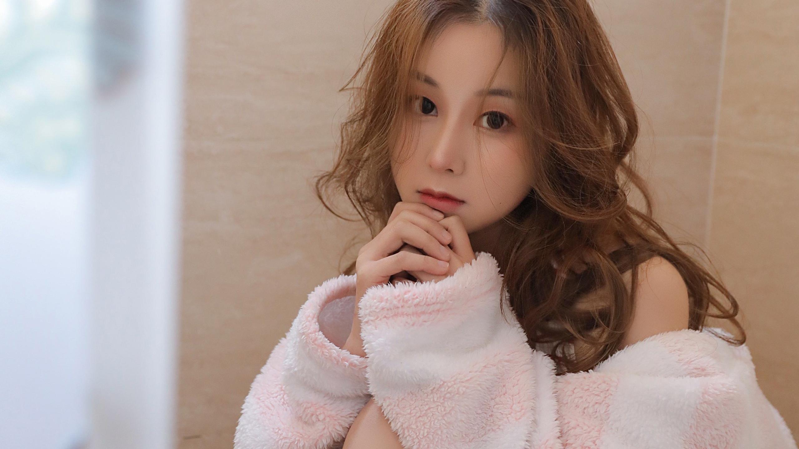 十分惹火的性感美女