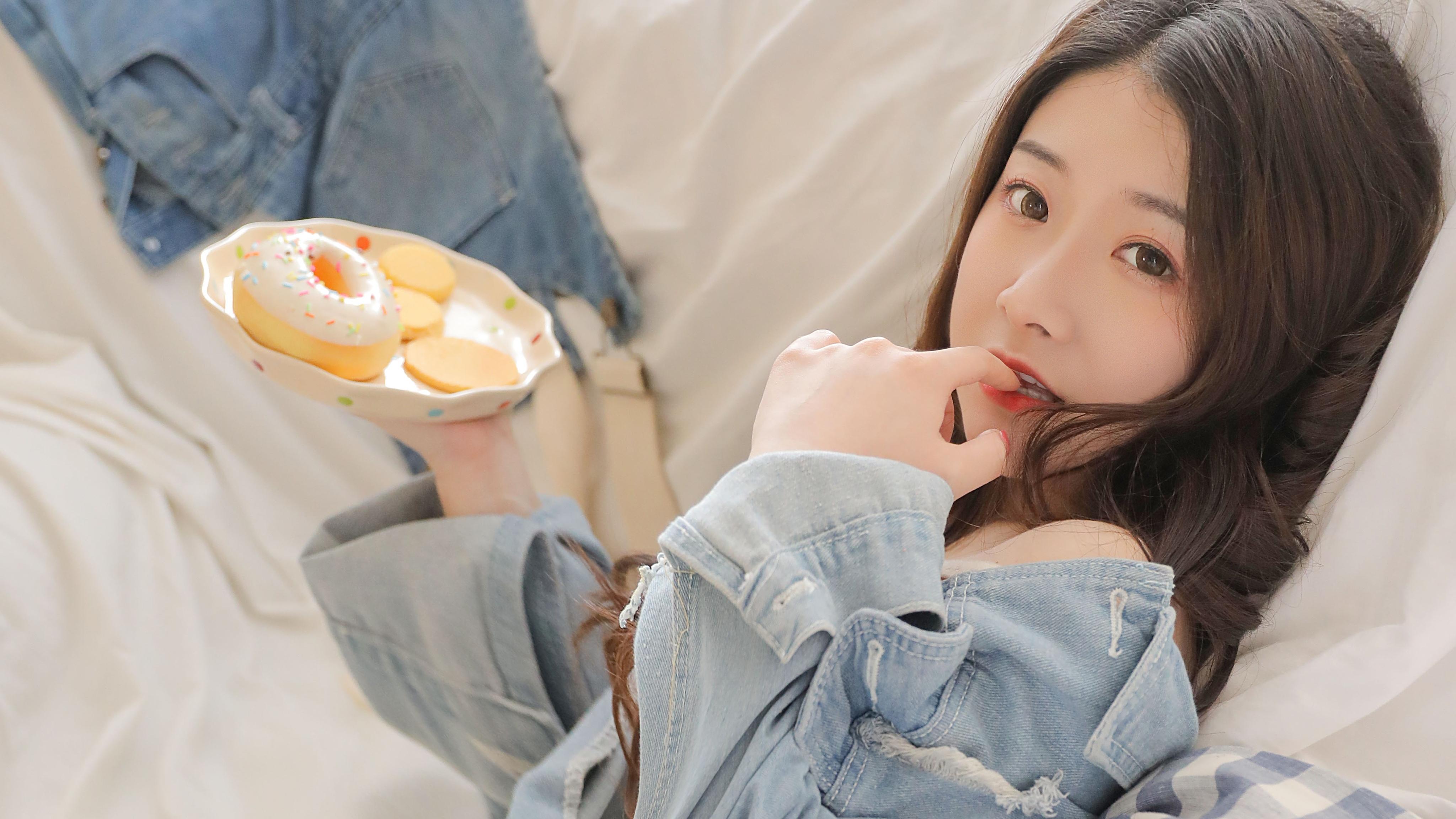 性感美女居家迷人写真