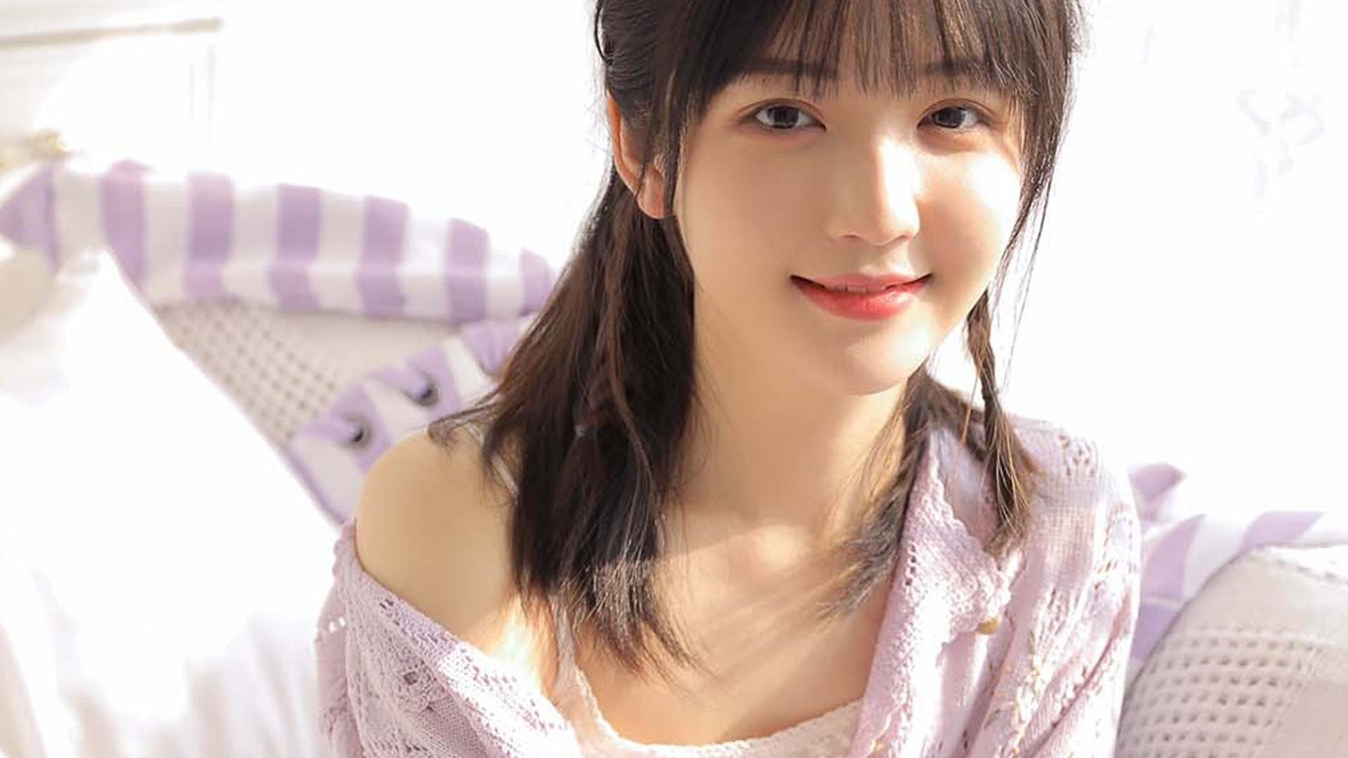 甜美少女居家写真