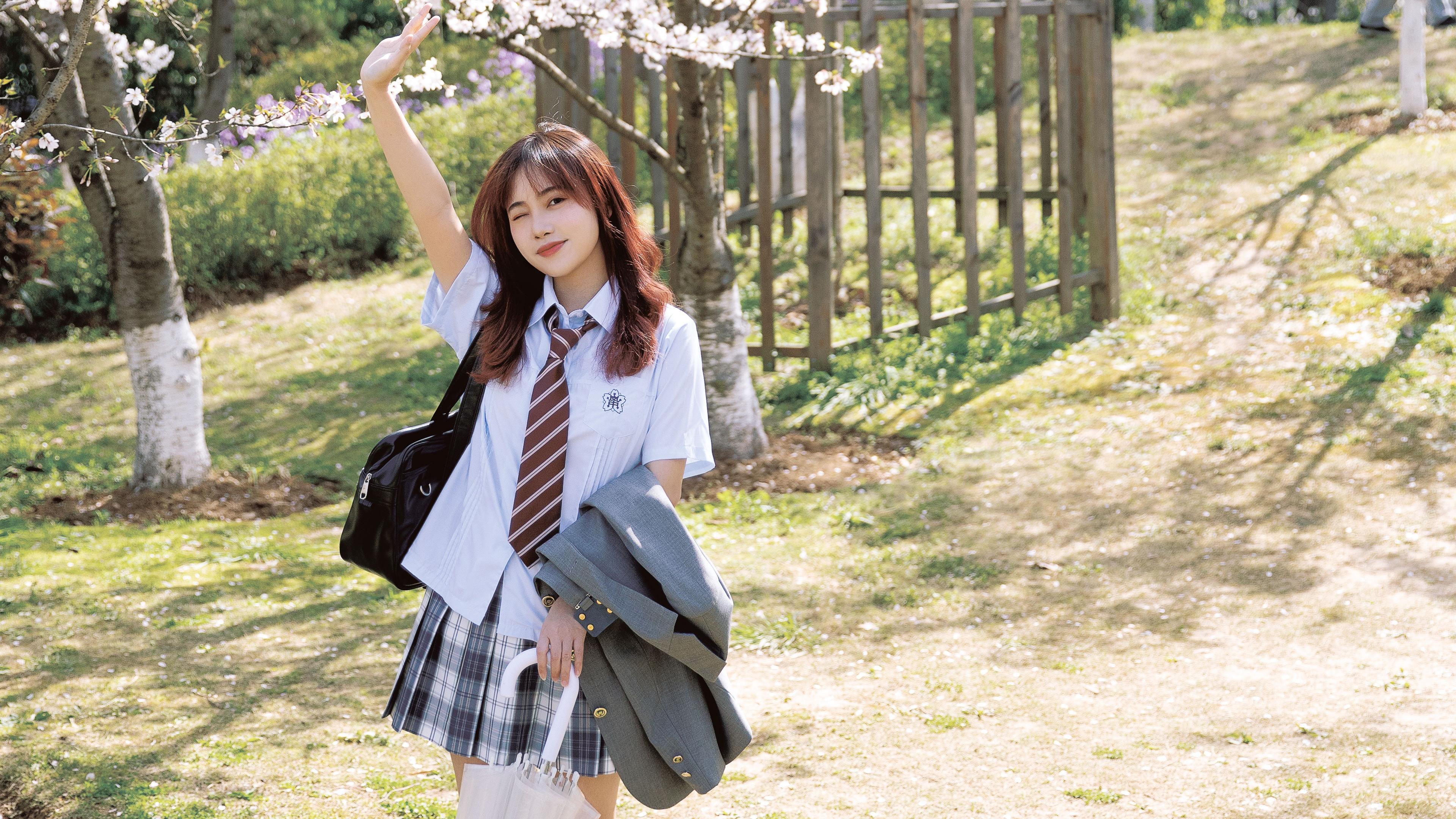 漂亮制服少女迷人写真