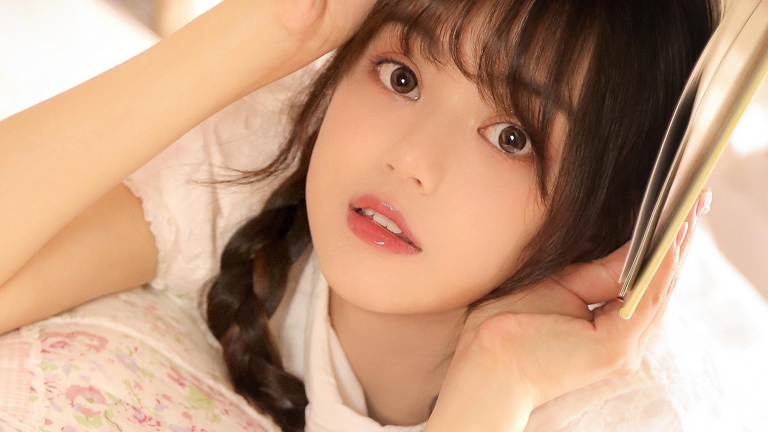大眼萌妹子动人写真