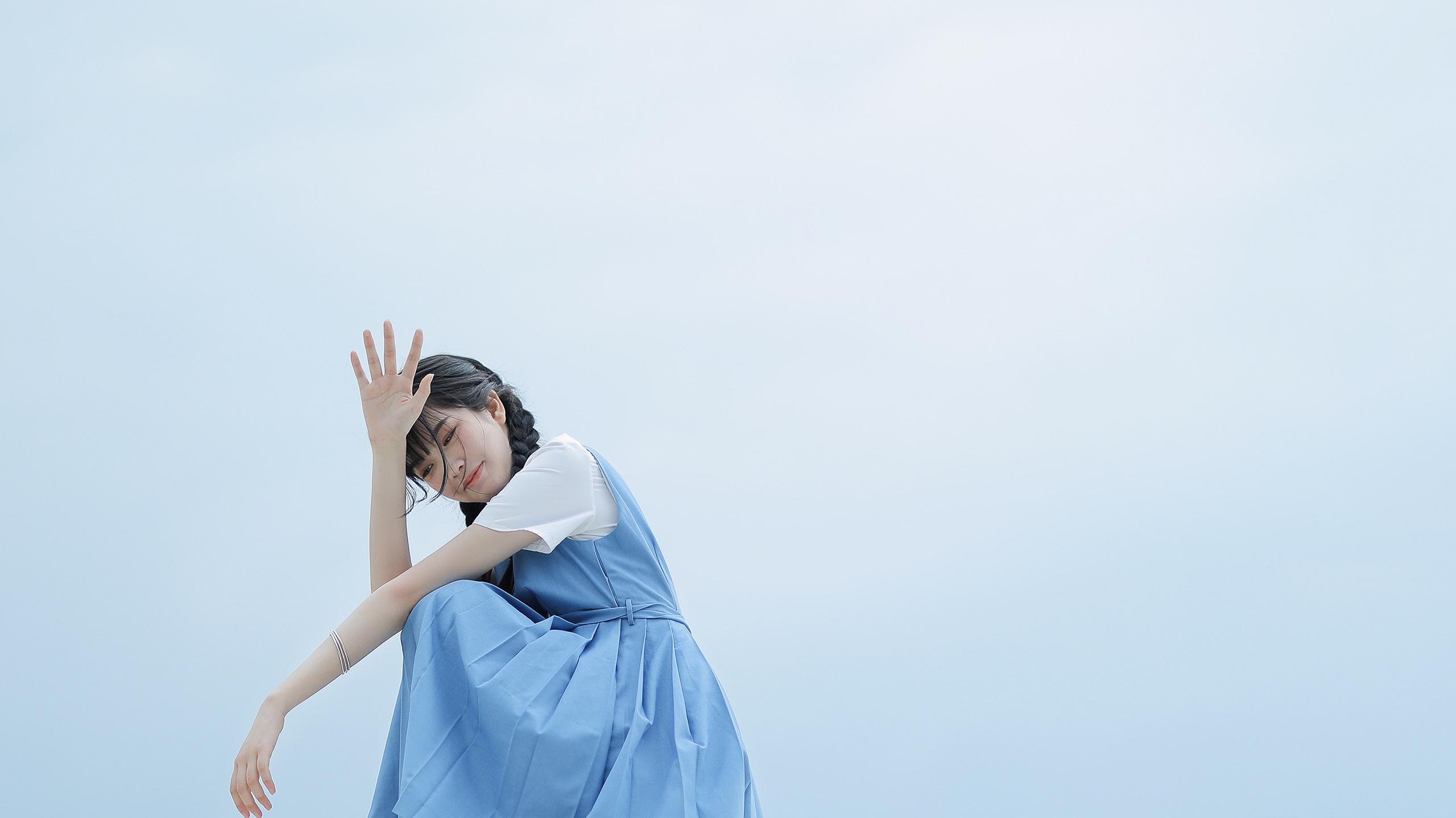 白皙动人漂亮美女养眼写真