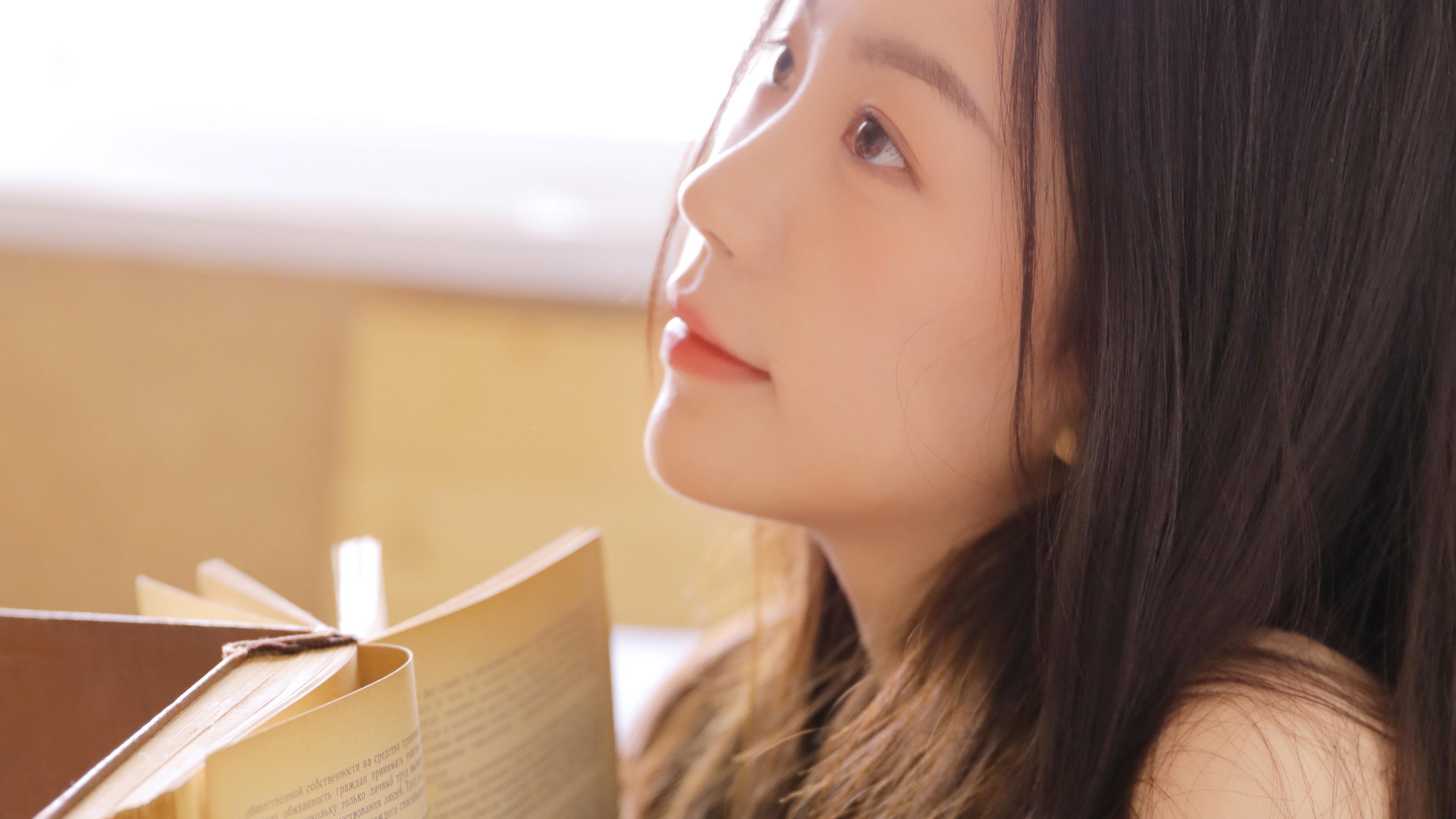 长发美女楚楚动人写真