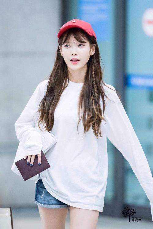 元气歌手李智恩IU