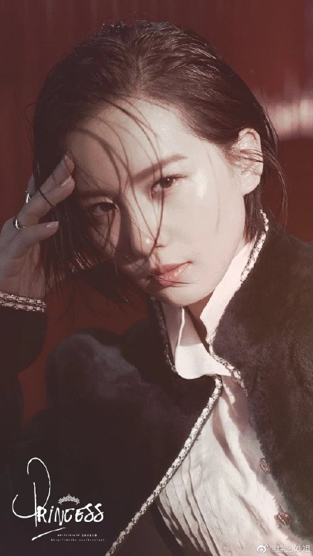 短发美人