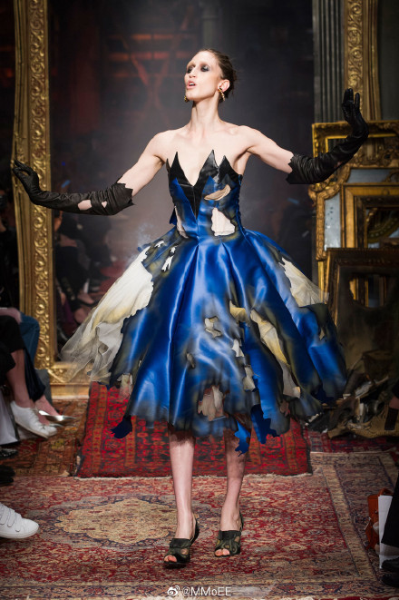 Moschino Fall 2016