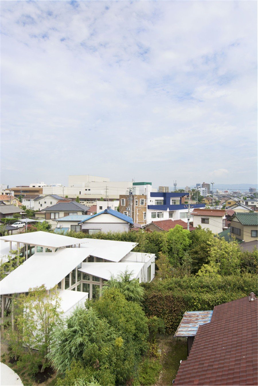 日本“悬浮屋顶”住宅