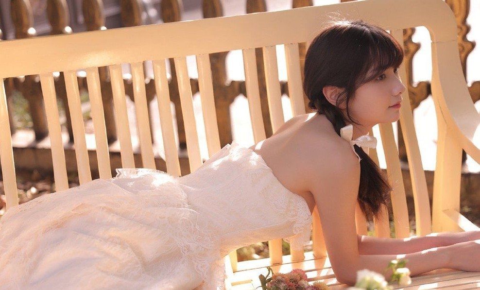 花辫美女蕾丝抹胸长裙气质迷人优雅唯美写真
