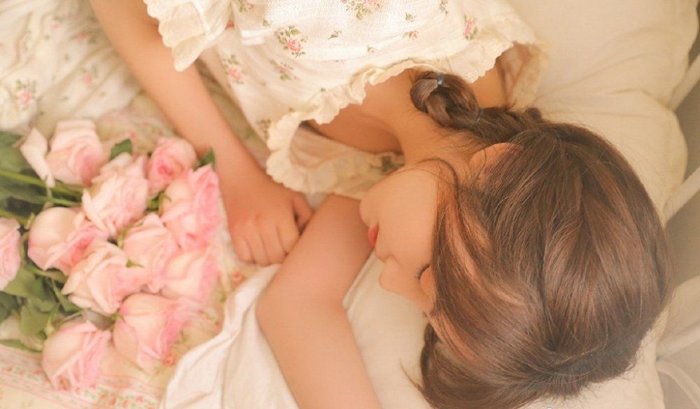 碎花裙美女修长美腿俏皮可爱写真