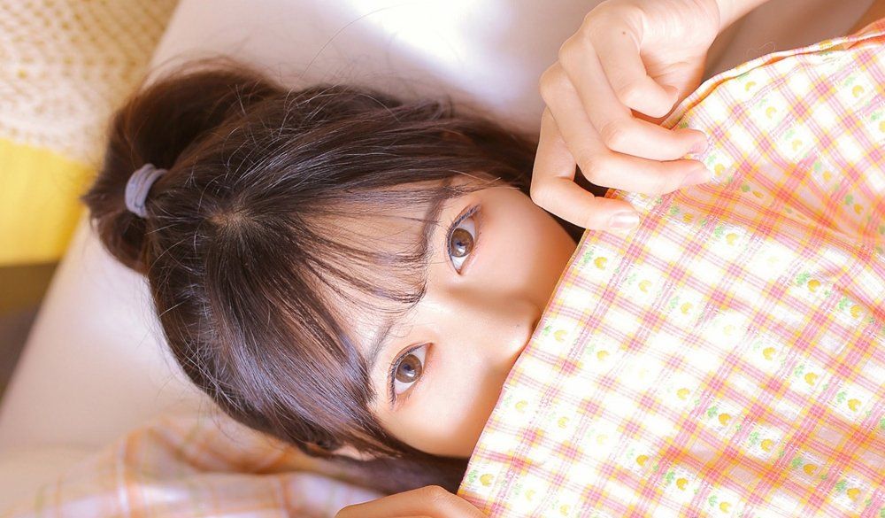 清纯养眼的邻家妹妹身穿花裙可爱写真图片