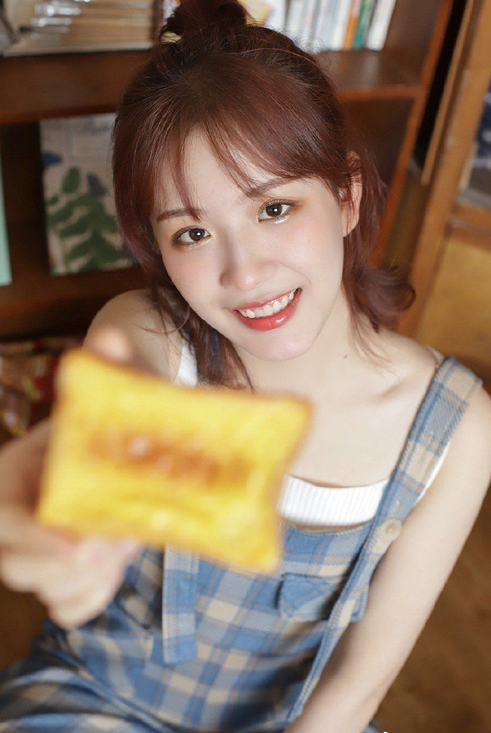 清纯可爱美女背带裤靓丽写真