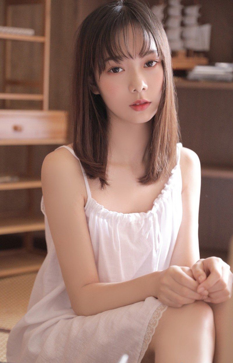 诱惑吊带睡衣性感清纯美女艺术私房写真照片