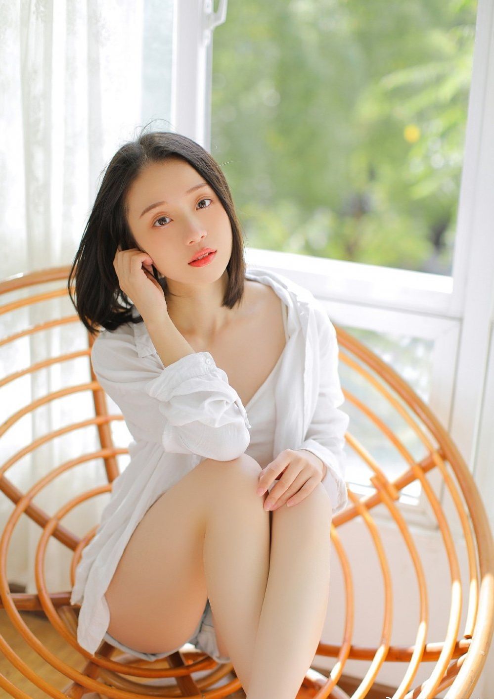 极度诱惑可爱美女吊带热裤长腿私房写真