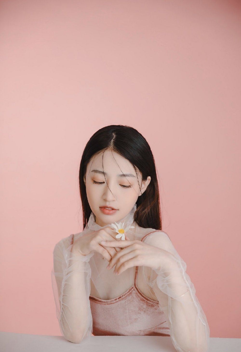 黑长直发可爱清纯美女光滑牛奶肌室内写真