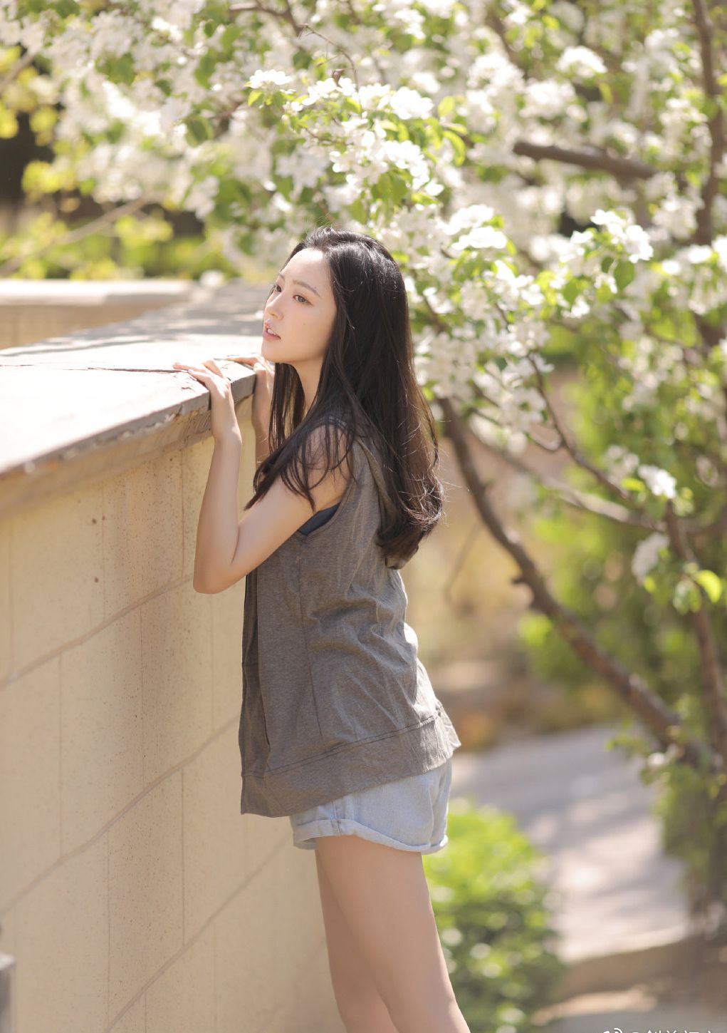 清纯大学高颜值美女小姐姐户外性感撩人写真