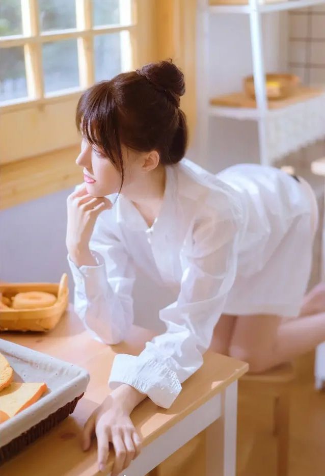  宅男女神白色男士衬衫性感可爱私房写真