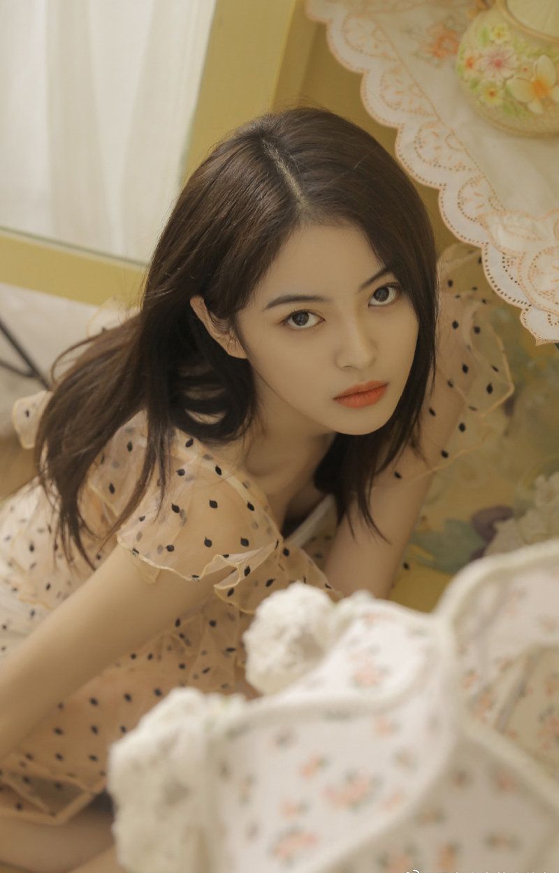波点连衣裙可爱美女御姐风性感私房写真