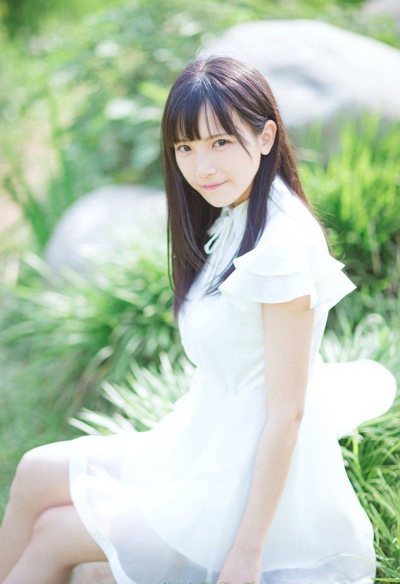 清纯长发美女校花清新白裙户外照