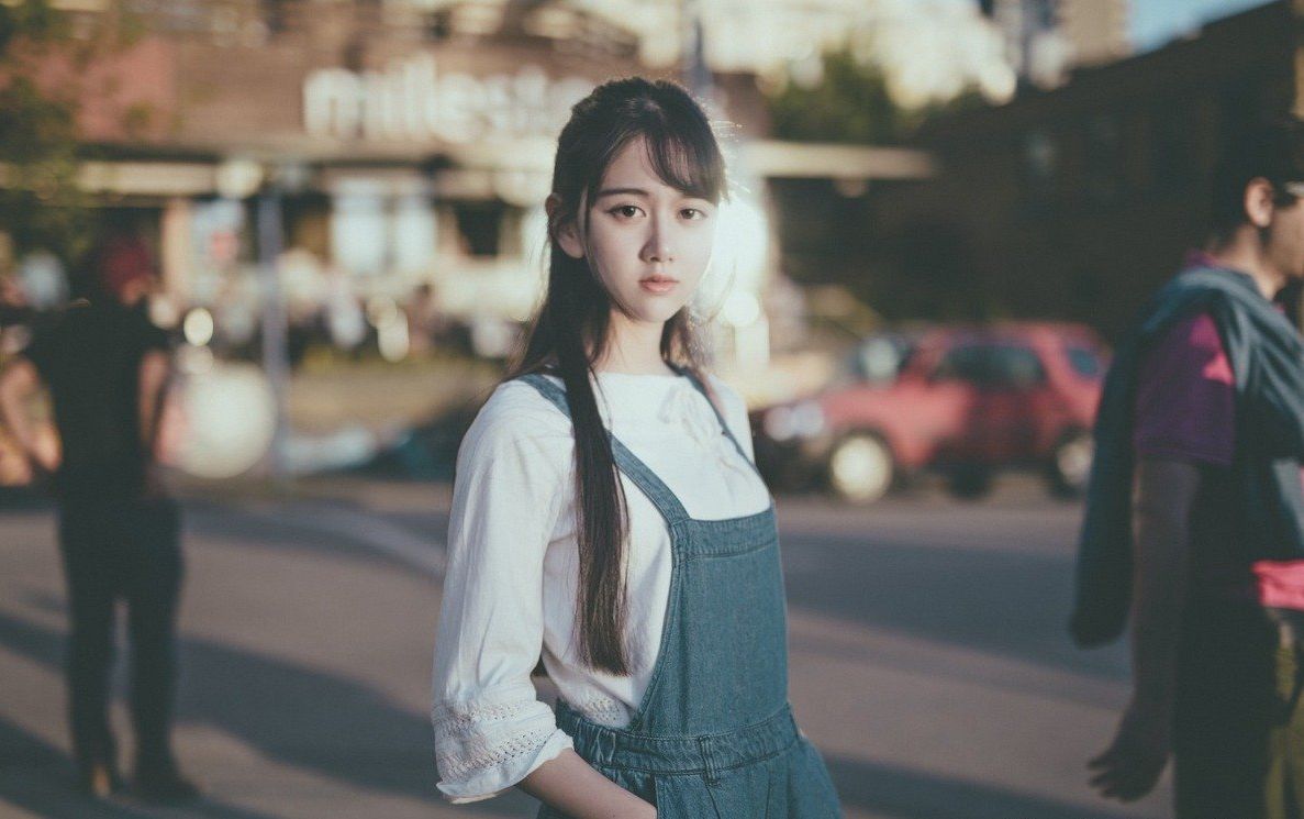 清纯阳光美女校花牛仔背带裤魅力写真