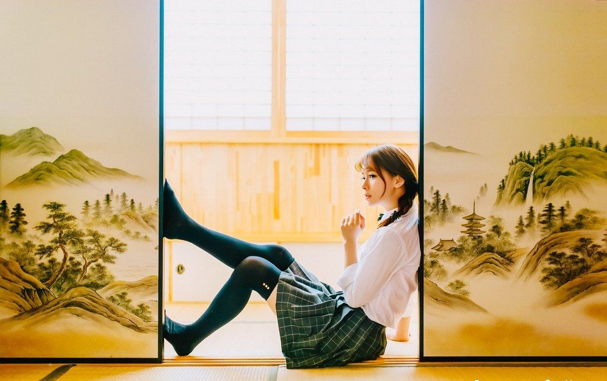 清纯漂亮的美女校花居家写真