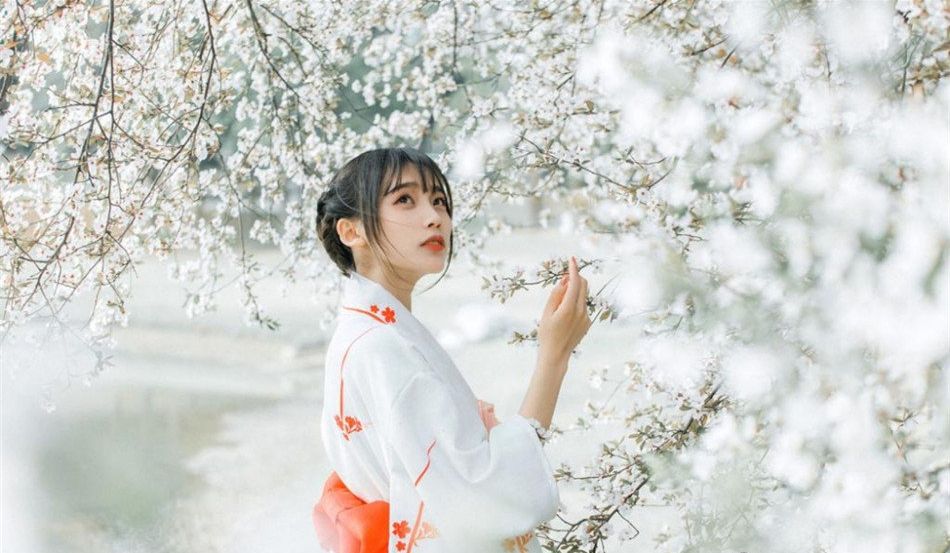 日系可爱美女樱花下曼妙身姿清纯唯美写真图片