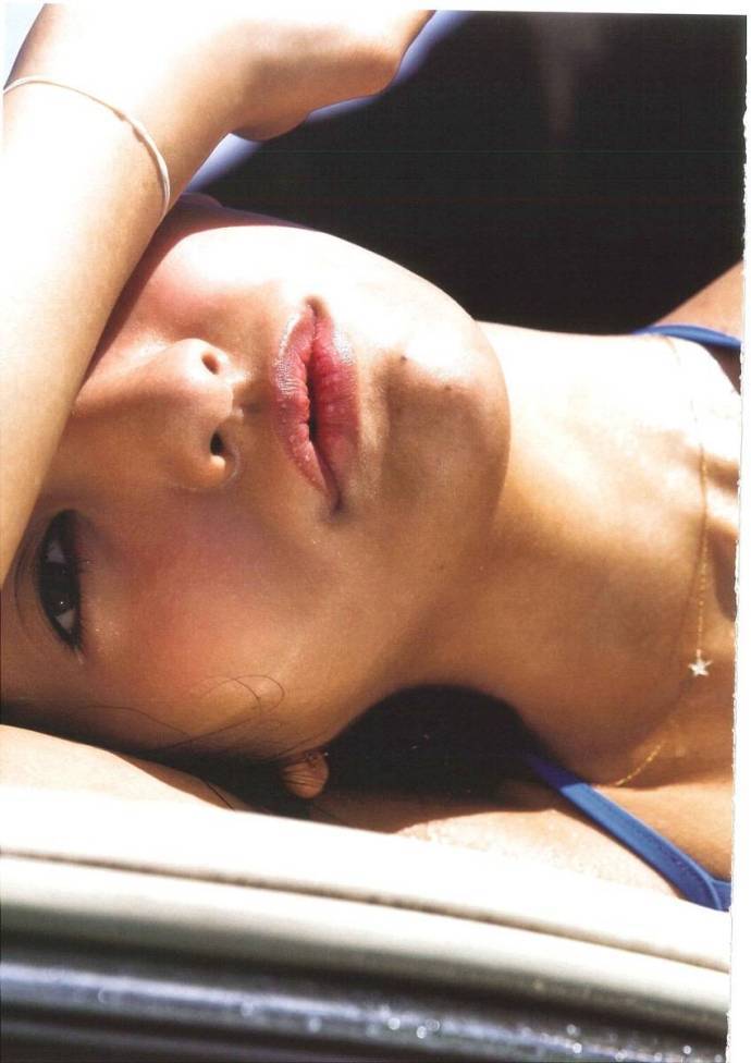 板野友美 盛夏写真集