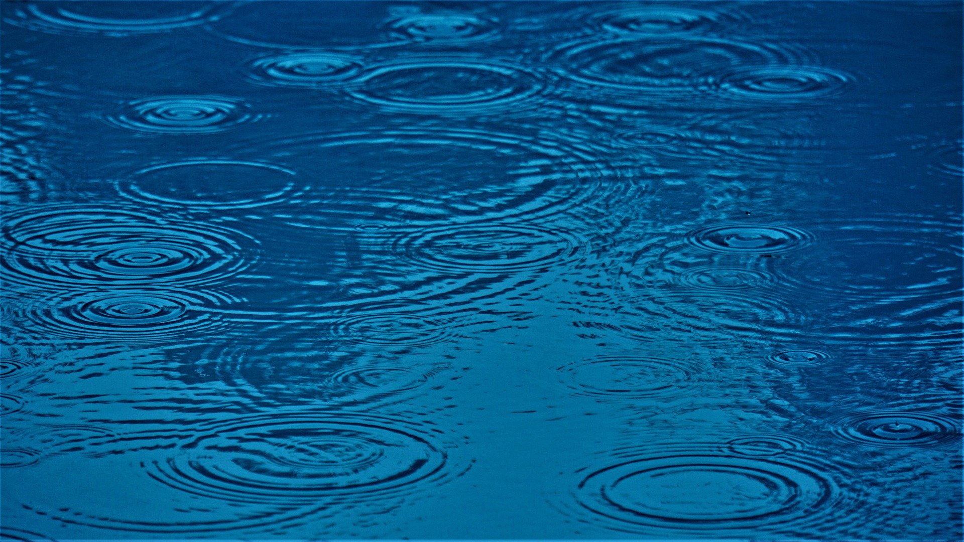 超清雨天水面壁纸