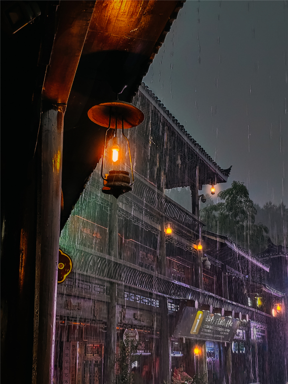雨天的古楼