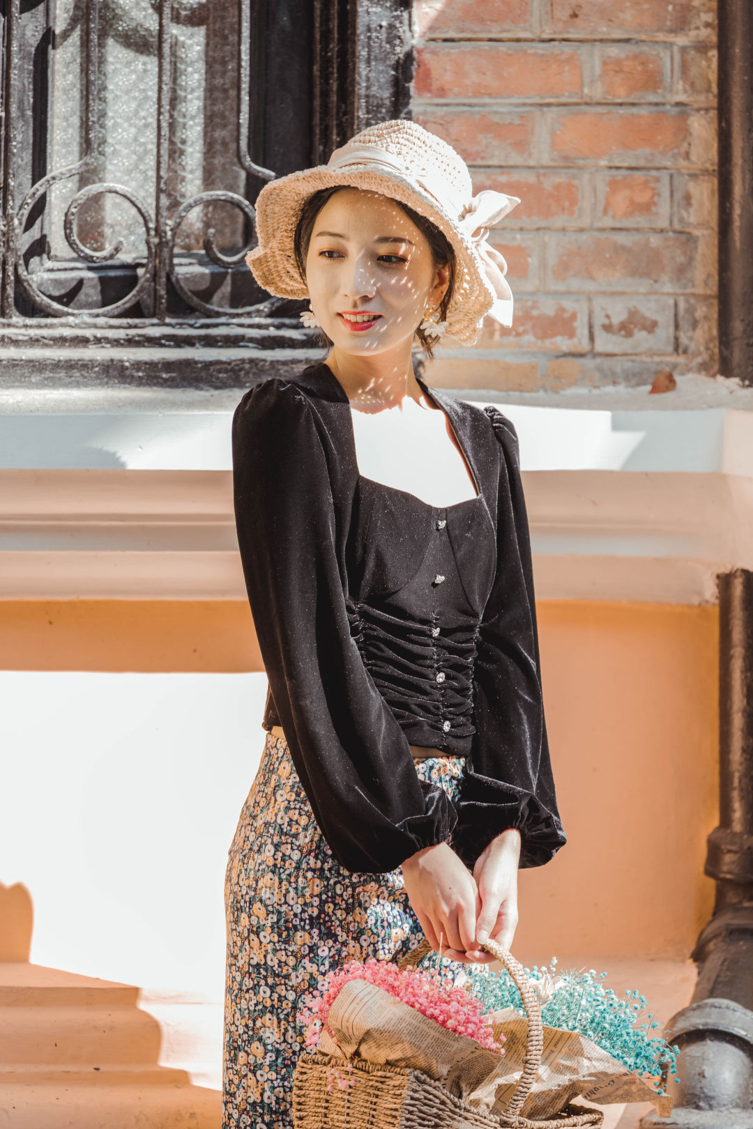 提花篮小姑娘