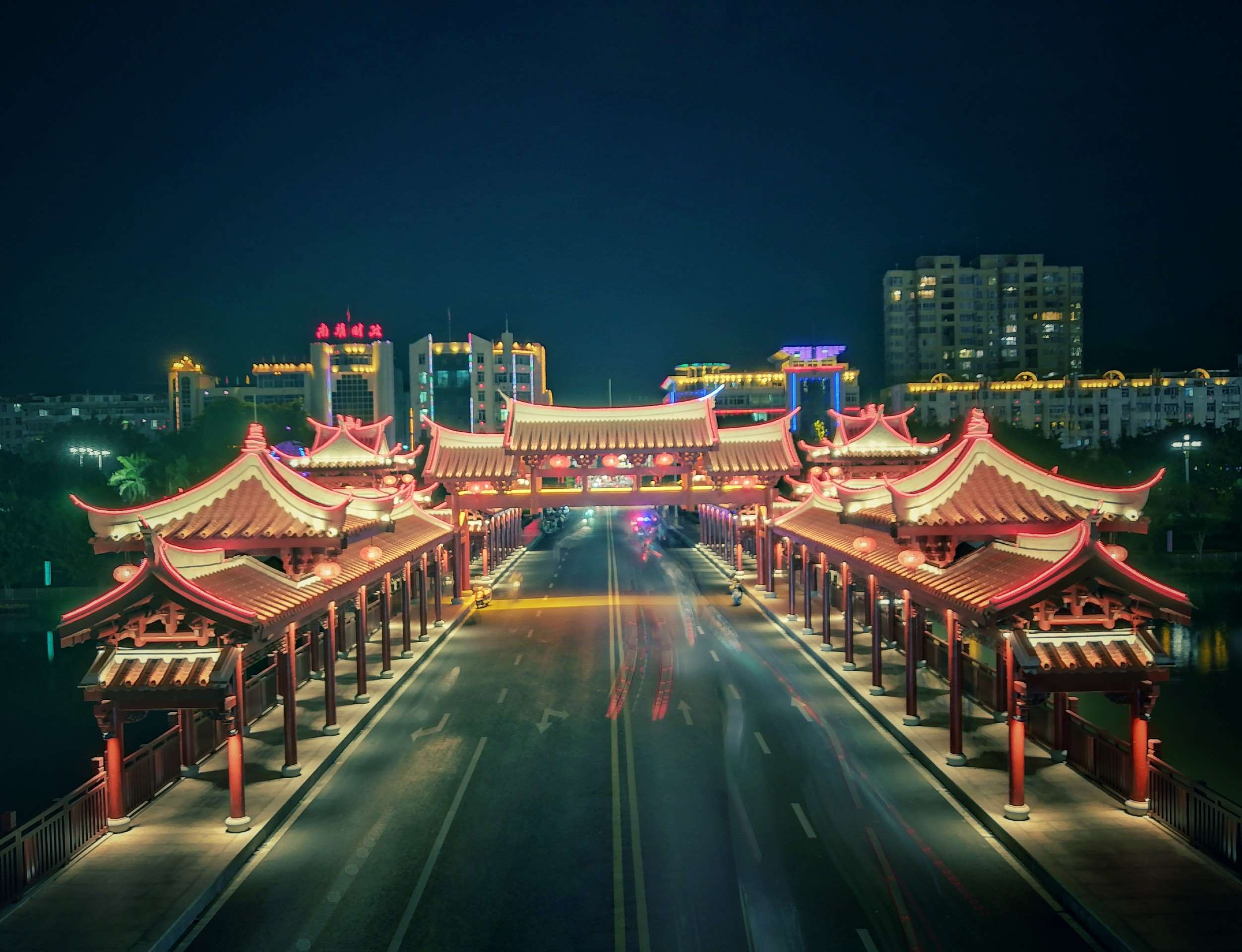 车来车往