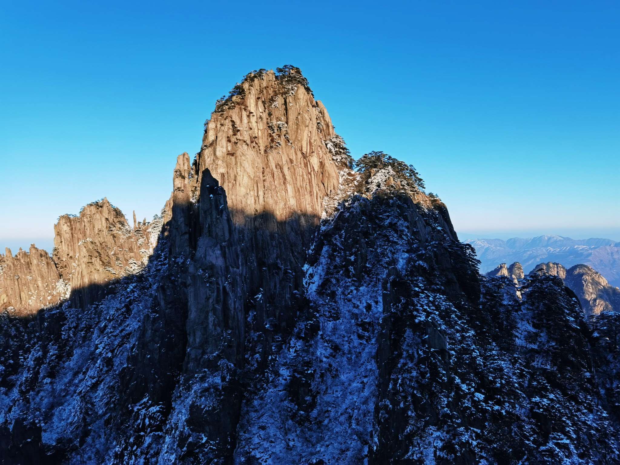  雪峰晚晴