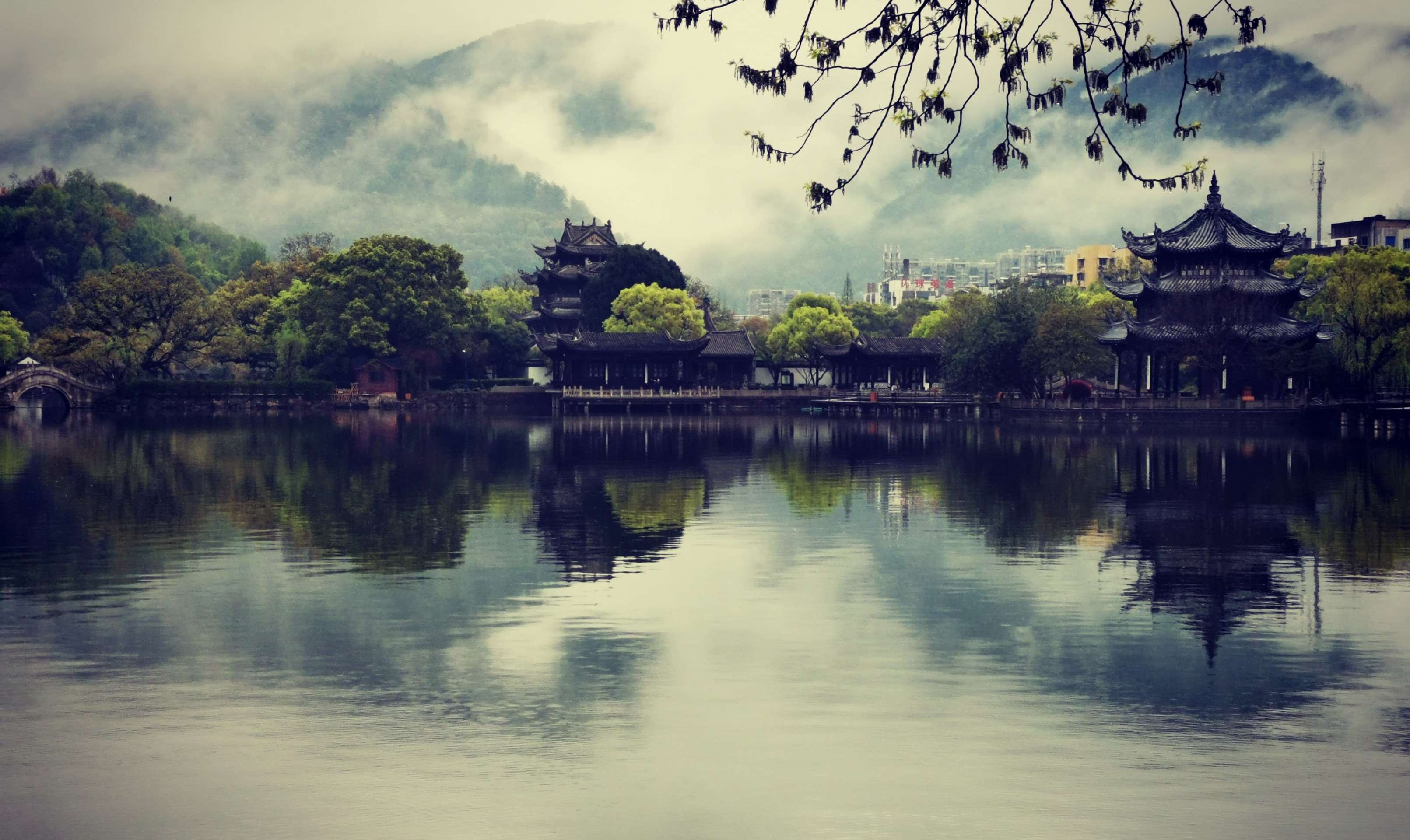 朦胧的东湖