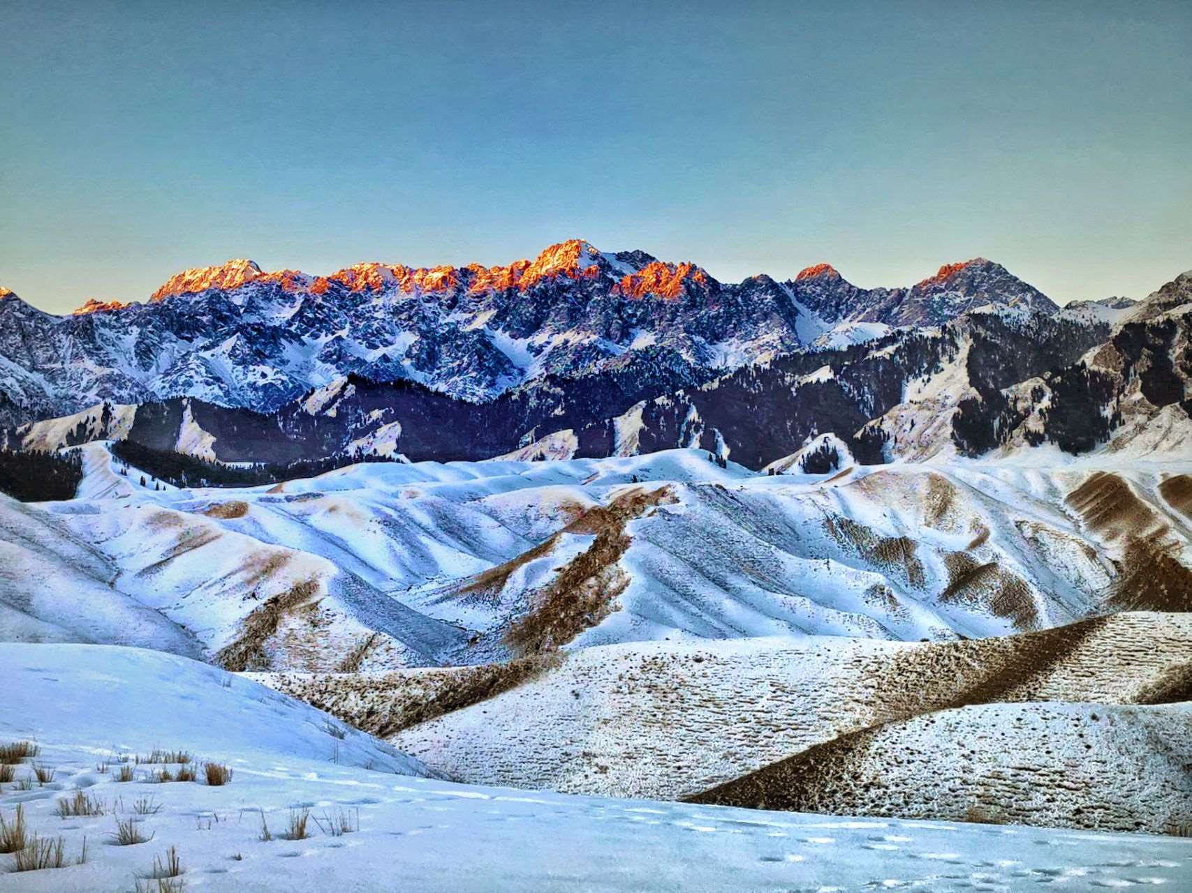 天山雪景