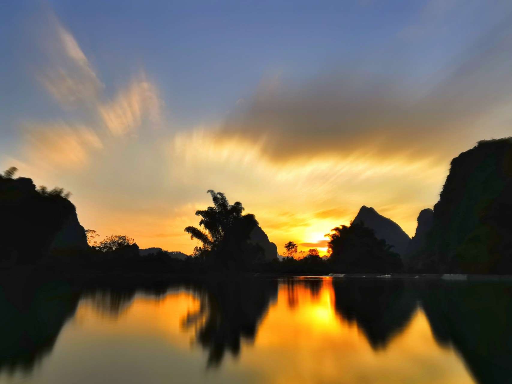 丝绢流水游桂林山水