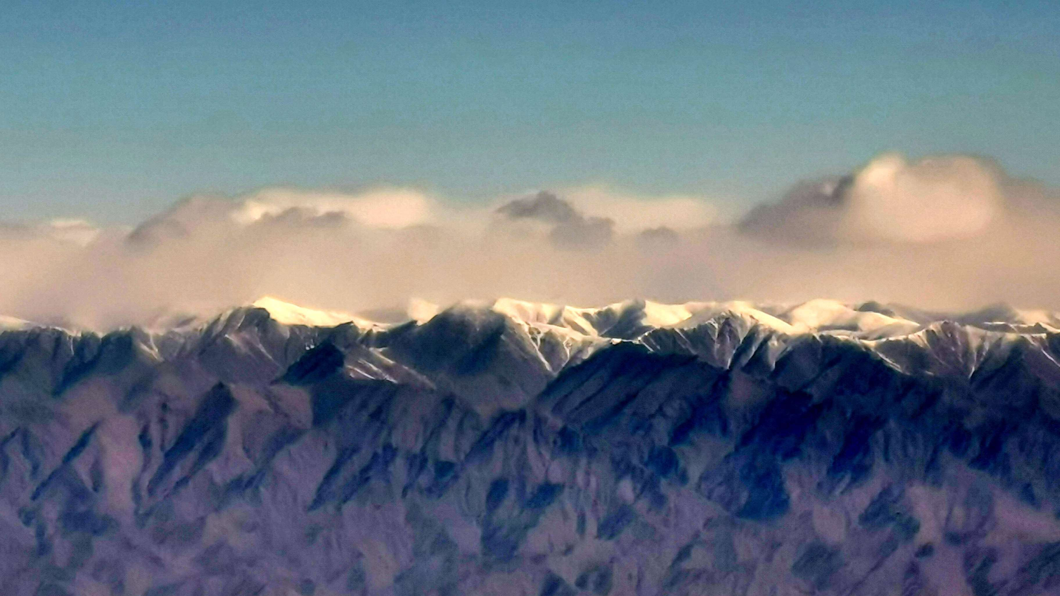 腑视天山