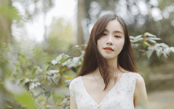 长发飘飘美女高清养眼美图