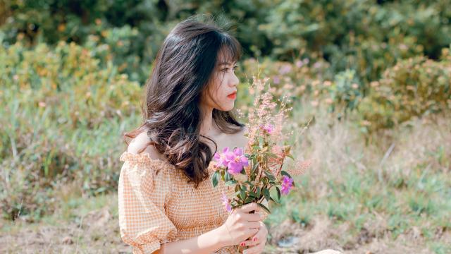 温文尔雅的御姐型美女