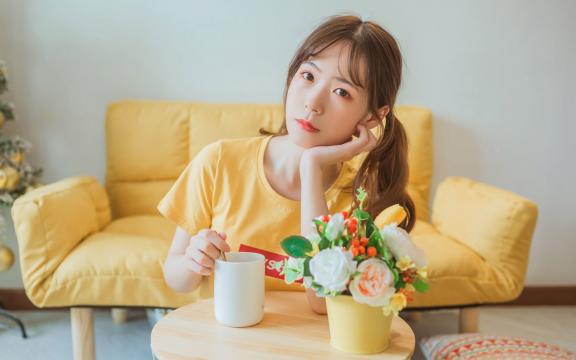 清纯甜美居家美女小姐姐