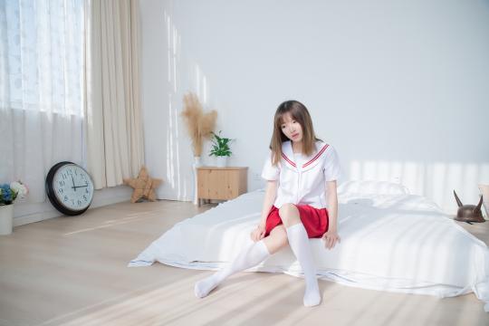 灵气十足的清纯学生妹