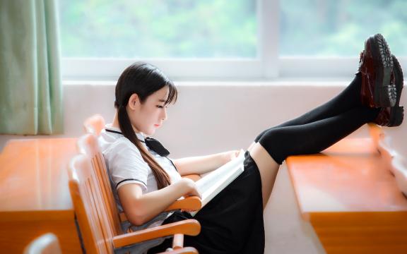 制服学生妹的青涩校园时光