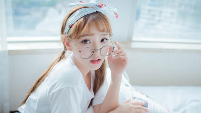 甜美可爱的元气少女私房写真
