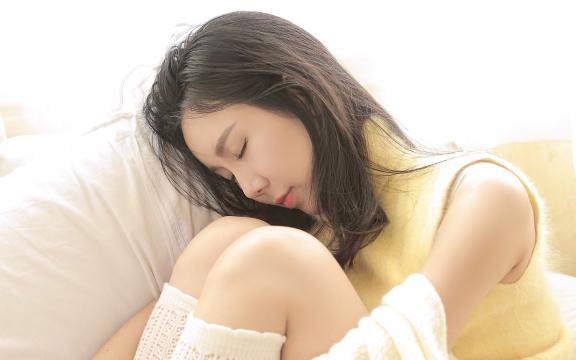 楚楚可人的绝色佳人